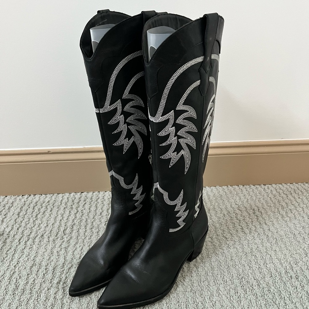 Dolce Vita Black and White Heeled Boots with Intricate Stitching